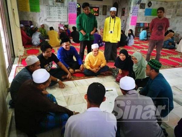 Penghuni Pondok Remaja Inabah II diraikan warga UMT pada Program Jelajah Iftar Jamie.