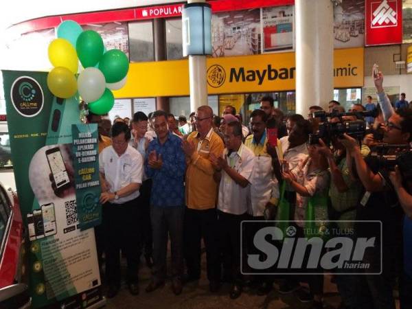 Kon Yeow melancarkan perkhidmatan e-panggilan, cALLme Cab di pekarangan Komtar tadi.