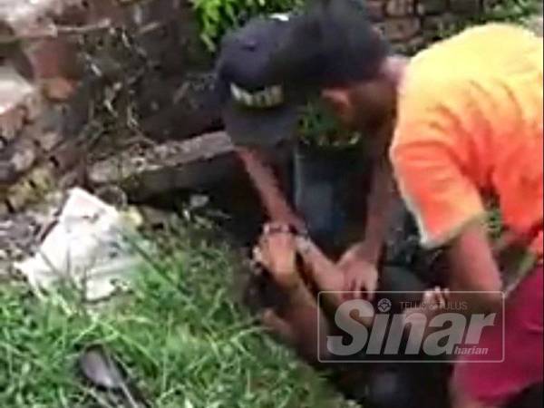 Dua suspek membelasah mangsa di dalam longkang dalam krjadian di Kampung Batu 1, belakang MPK, Chukai.