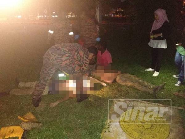 Anggota bomba memberi bantuan kecemasan kepada mangsa sebelum disahkan seorang daripadanya meninggal dunia.