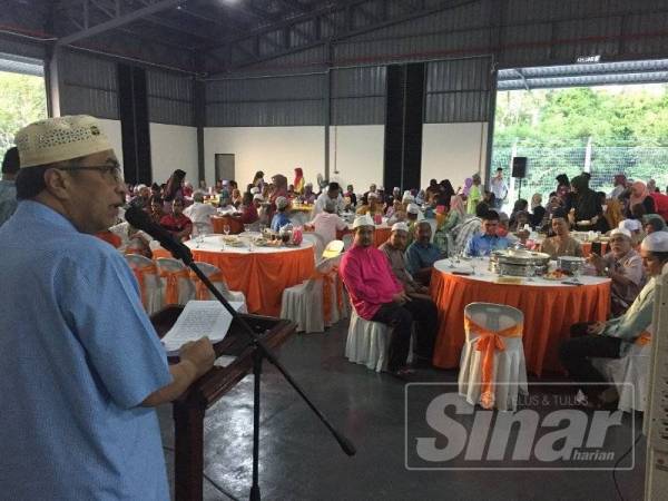 Husam pada Majlis Berbuka Puasa dan Penyampaian Sumbangan Kepada Asnaf Rantau Panjang di LLY Loyalty Logistics Sdn Bhd, Rantau Panjang.