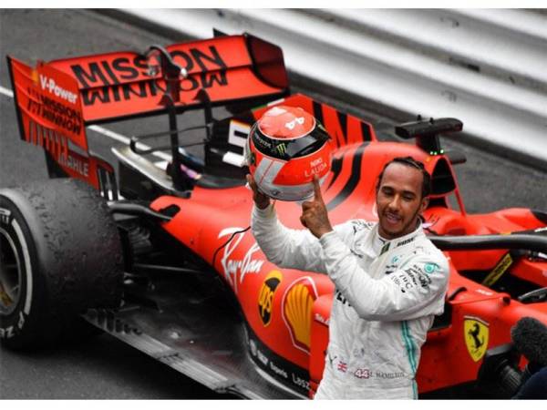 Hamilton memberi tribute kemenangannya pada GP Monaco kepada mendiang Niki Lauda.
