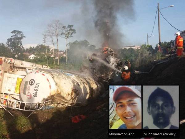 Anggota bomba berusaha memadamkan kebakaran dan mengeluarkan mangsa pagi tadi. Foto - Ihsan bomba