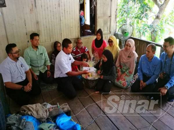  Ibu tunggal tak mampu beli baju raya anak 