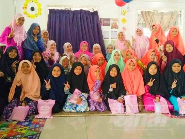 Puteri Umno Pasir Mas menyantuni golongan anak-anak yatim di Rumah Kebajikan Anak Yatim & Dhuafa' Baitu Ruhana.