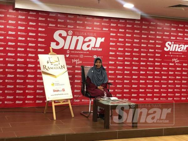 Isfadia ketika menyampaikan tazkirah dalam program Ihya Ramadan di Dewan Karangkraf.