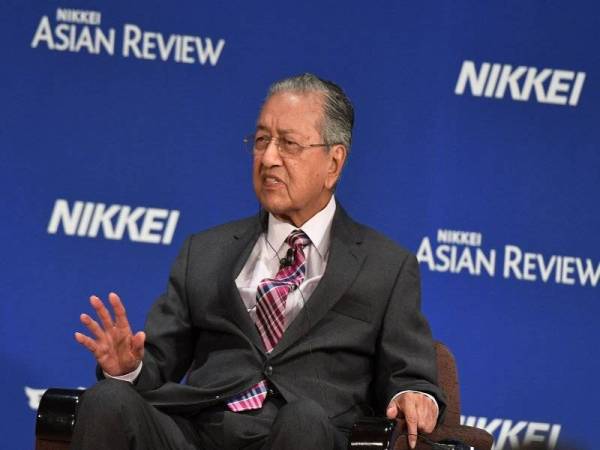 Perdana Menteri, Tun Dr Mahathir Mohamad ketika sesi dialog selepas menyampaikan ucaptama pada Persidangan Antarabangsa ke-25 Mengenai Masa Depan Asia, atau Persidangan Nikkei hari ini. - Foto Bernama 