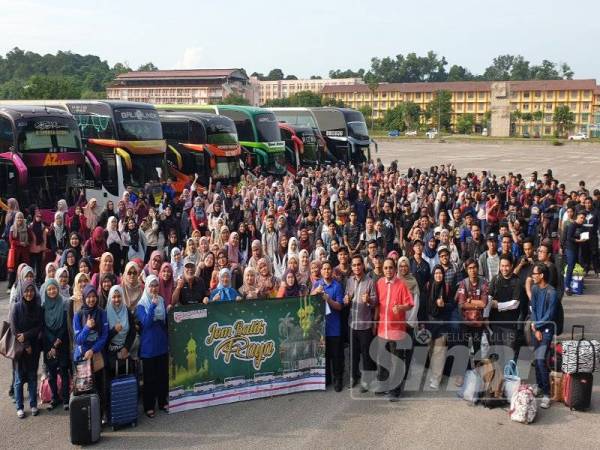 Sebahagian daripada 400 pelajar asnaf UPM dapat pulang beraya di kampung halaman masing-masing secara percuma tajaan Wakaf UPM melalui program Jom Balik Raya.