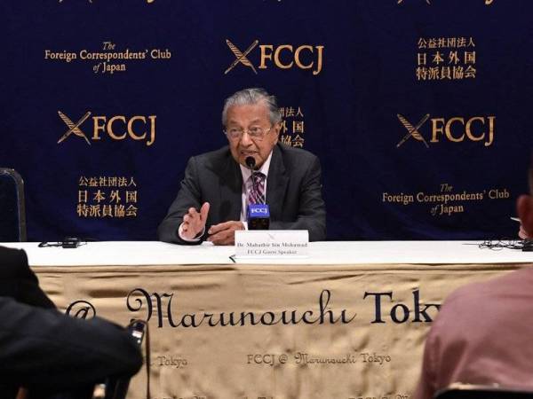 Perdana Menteri Tun Dr Mahathir Mohamad semasa sesi dialog di Kelab Koresponden Asing Jepun (FCCJ) hari ini. Foto: Bernama