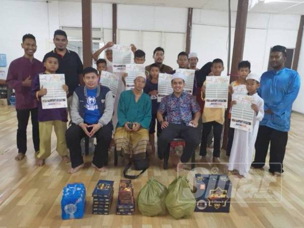 Ahli KBG bergambar bersama penghuni Rumah Bakti Kedai Buluh di Kota Bharu.
