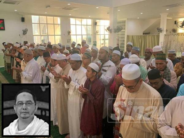 Solat jenazah ghaib untuk Mohd Zaki diimamkan oleh Ahmad bersama kira-kira 400 jemaah di Masjid Al Aziz Al Hadi Mukim Kota Warisan Berangan Tumpat.