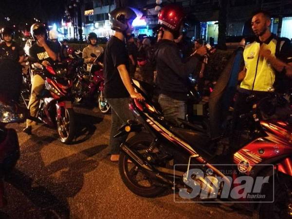 Pemeriksaan terhadap motosikal sempena Ops Hari Raya Aidilfitri 2019.