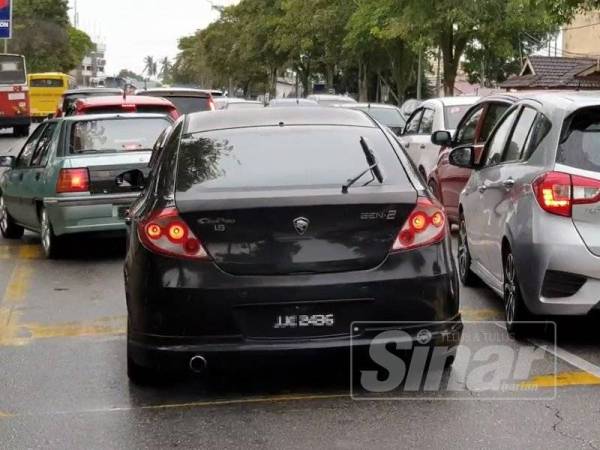 Guna siren polis tempuh kesesakan lalu lintas