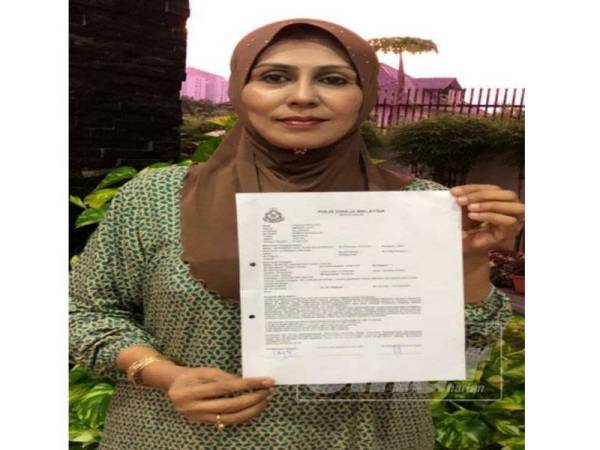 
Dr Mumtaz Abd Razak, 56, menunjukkan salinan laporan polis yang dibuat di Balai Polis Semenyih, di Selangor baru-baru ini ekoran produk hasil keluarannya diciplak pihak lain dan menggunakan logo halal tidak sah.