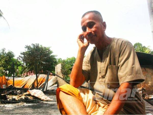 Abdul Rahman hanya mampu termenung memikirkan wang tunai berjumlah RM31,000 hasil jualan daging dan lembu dua hari menjelang sambutan Aidilfitri hangus.