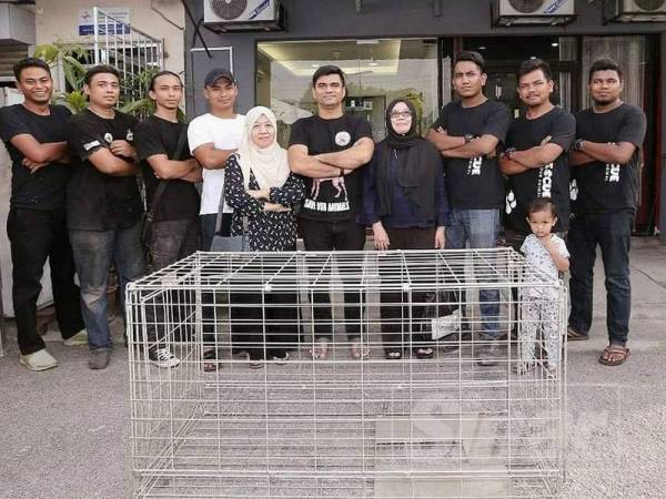 Arie bersama sebahagian ahli Persatuan Haiwan Malaysia (Animal Malaysia.)