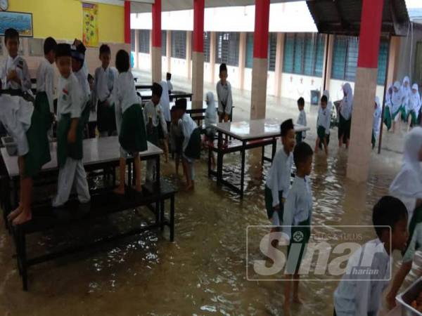 Sebuah sekolah rendah agama turut dinaiki air.