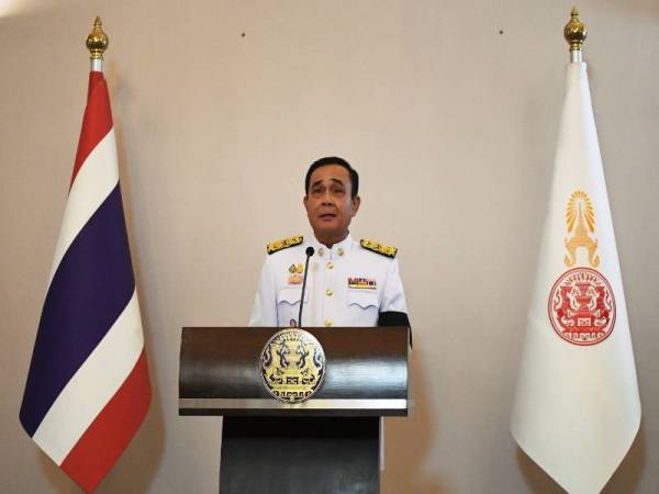 Prayut Chan-O-Cha yang dilantik secara rasmi menjadi Perdana Menteri Thailand ke-29 hari ini berjanji mendengar suara rakyat dan melindungi monarki.- Foto AFP