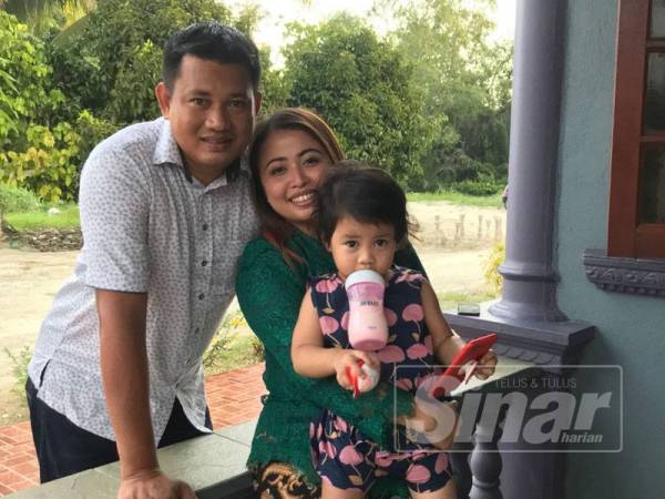 Aisyah sehingga kini tidak mampu berjauhan bersama ibu dan bapanya setiap masa. 