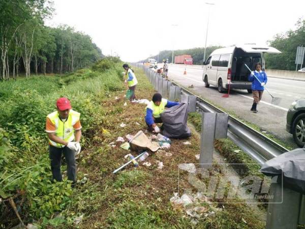 Sebanyak 90kg sampah dikumpulkan dalam program pembersihan dilakukan MDL dengan kerjasama SWcorp dan polis.