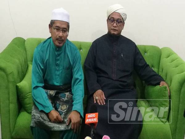 Nasruddin (kanan) bersama Ahmad Fakhruddin (kiri) pada sidang media selepas Konvesyen Pas Kedah 2019 di Kompleks Pas Kedah di Kota Sarang Semut, di sini, hari ini.