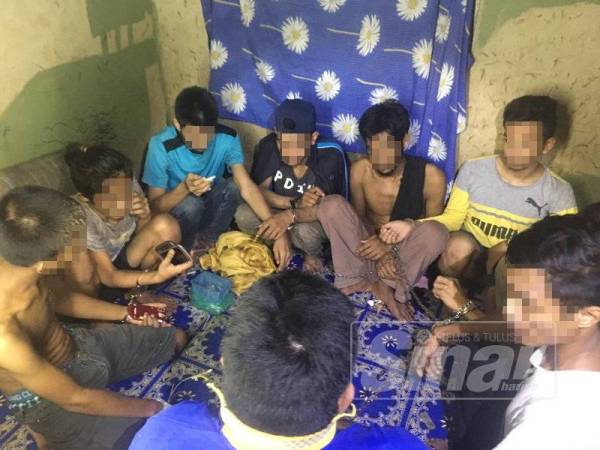 Lapan penagih dadah yang ditahan sedang khayal di sebuah rumah terbengkalai di Bumbong Lima, Kepala Batas.