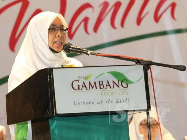 Nuridah ketika menyampaikan ucaptama pada Muktamar Tahunan Dewan Muslimat Pas Kali Ke-59 di Bukit Gambang Resort City hari ini.