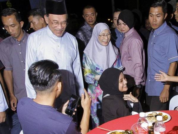 Wan Azizah simpati dengan keluarga Azmin