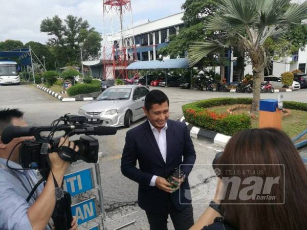 Muhammad Hilman ditemui pemberita ketika hadir di Ibu Pejabat Polis Daerah (IPD) Sepang, hari ini.