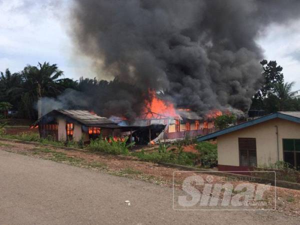 Asrama yang terbakar dalam kejadian tersebut pagi ini.