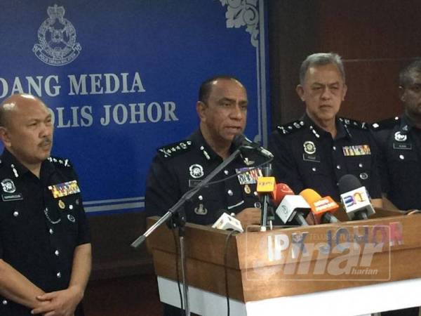 Ketua Polis Johor, Datuk Mohd Khalil Kader Mohd ketika sidang media di IPK Johor di sini hari ini.