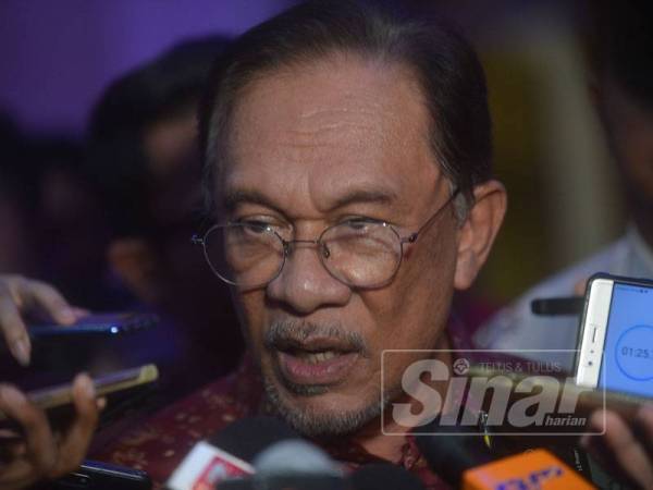 Anwar hadir ke Majlis Rumah Terbuka Aidilfitri 2019 anjuran Malaysian Indian Muslim Chamber Of Commerce and Industry di Dewan Sivik Petaling Jaya malam tadi. - Foto: SHARIFUDIN ABDUL RAHIM