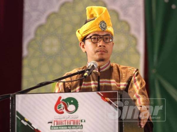 Ketua Pemuda Pas, Muhammad Khalil Abdul Hadi berucap di Muktamar Dewan Pemuda Parti Islam Se-Malaysia (Pas) Kali Ke- 60. - FOTO ASRIL ASWANDI SHUKOR.