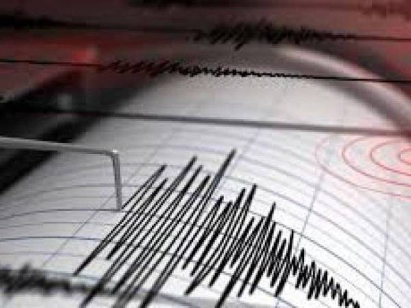 Gempa bumi berkekuatan 6.4 magnitud menggegar Jepun semalam dan mencetuskan amaran tsunami yang kemudian ditarik balik.