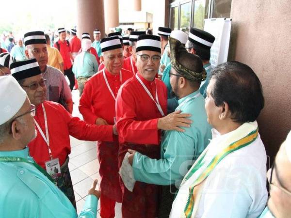 Wan Rosdy bertemu dengan perwakilan Pas di Kompleks Stadium Sukan Pahang di Indera Mahkota hari ini. – Foto Sinar Harian
