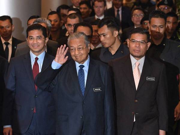 Perdana Menteri Tun Dr Mahathir Mohamad hadir pada Persidangan Minyak dan Gas Asia Ke-20 (AOGC 2019) di Dewan Plenari, Pusat Konvensyen Kuala Lumpur (KLCC) hari ini. - Foto Bernama