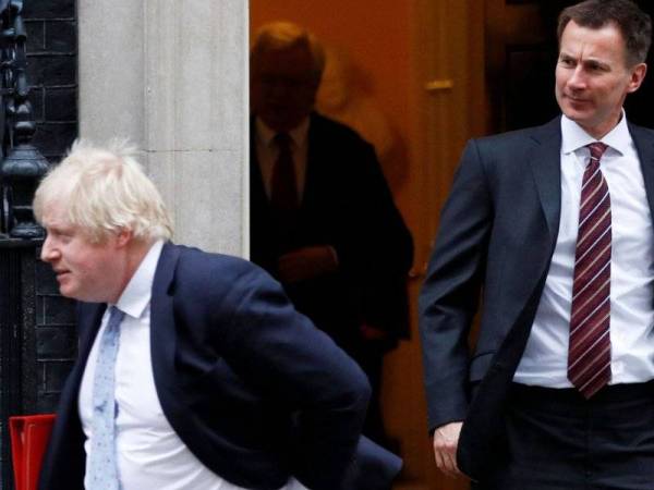 Setiausaha Luar Britain, Jeremy Hunt (kanan) dan Boris Johnson muncul sebagai dua calon akhir bagi menggantikan Theresa May.