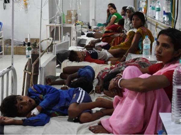 Kanak-kanak yang mengidap Sindrom Encefilitis Akut (AES) dirawat di Hospital Kejriwal di Muzaffarpur.