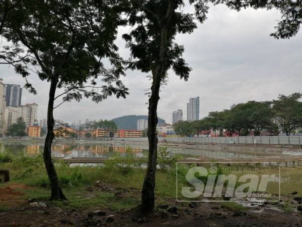 Taman Tasik Sri Rampai satu-satunya kemudahan riadah yang terdapat di kawasan itu. 