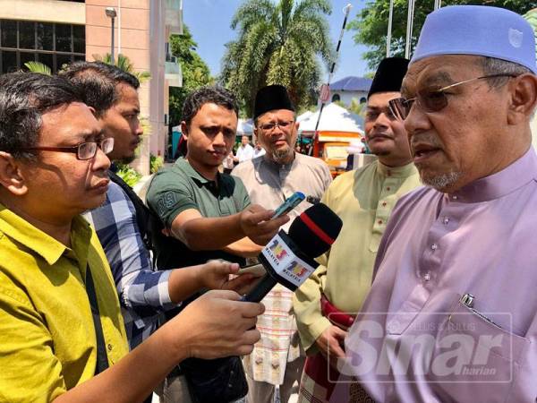 Ahmad ditemui pada sidang akhbar Majlis Aidilfitri Perbadanan Menteri Besar Kelantan (PMBK) hari ini.