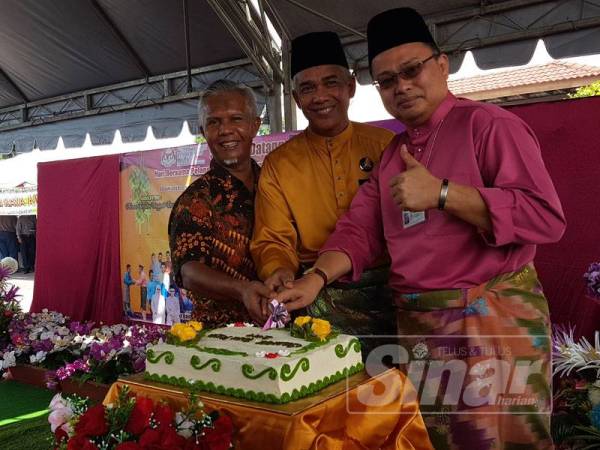 Bantu sekolah mohon peruntukan dewan, surau