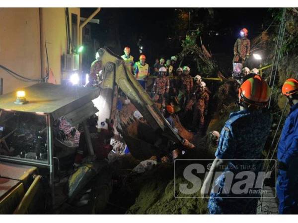 Lokasi kejadian runtuhan yang berlaku di sebuah pusat peranginan, Lost Paradise Resort di Tanjung Bungah di sini malam tadi.