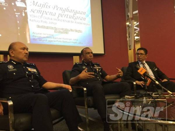 Mohd Khalil pada sidang media Majlis Penghargaan Sempena Pertukaran Ketua Polis Johor anjuran Persatuan Polis Bantuan Kontinjen Johor dan Agensi Polis Bantuan Johor di EcoWorld Business Centre, Eco Tropics di sini hari ini.