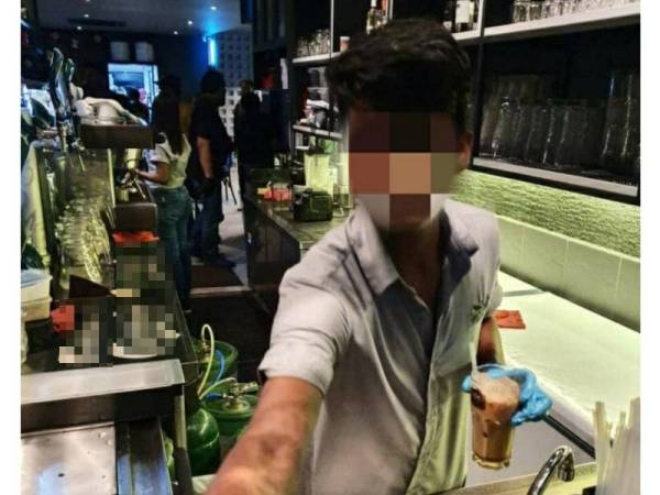 Pekerja asing tanpa dokumen sah bekerja di kedai makan. - Foto ihsan imigresen