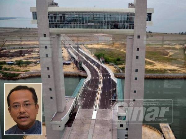 Jambatan angkat yang menghubungkan bandaraya Kuala Terengganu dengan Seberang Takir, Kuala Nerus. Gambar kecil: Ahmad Samsuri