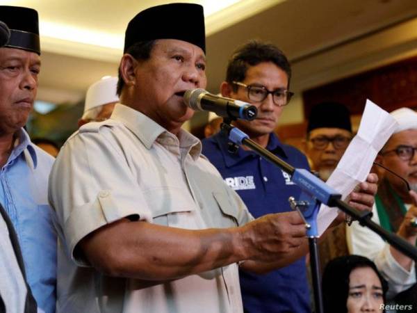 Prabowo (tengah) mendakwa Pilpres 2019 dicemari penipuan. 