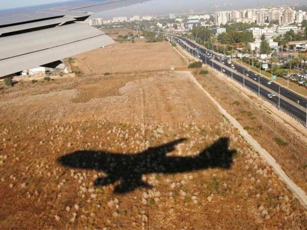 Kebanyakan juruterbang hilang isyarat sekitar Lapangan Terbang Antarabangsa Ben Gurion di Tel Aviv.