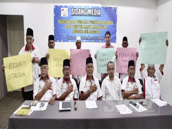 Persatuan Pesara-pesara Pegawai Bomba Dan Penyelamat Negeri Selangor mengadakan sidang media berkaitan inkues Muhammad Adib di sini hari ini. - FOTO ZAHID IZZANI
