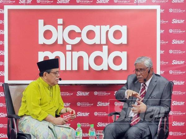 Tan Sri Abu Kassim menyampaikan hujah pada Bicara Minda yang diadakan di Dewan Karangkraf, semalam. - FOTO ROSLI TALIB