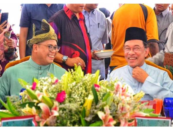 Anwar meluangkan masa menghadiri Majlis Rumah Terbuka Aidilfitri PH Selangor, Parlimen Gombak dan DUN Sungai Tua hari ini.